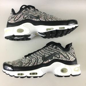 black womens air max plus